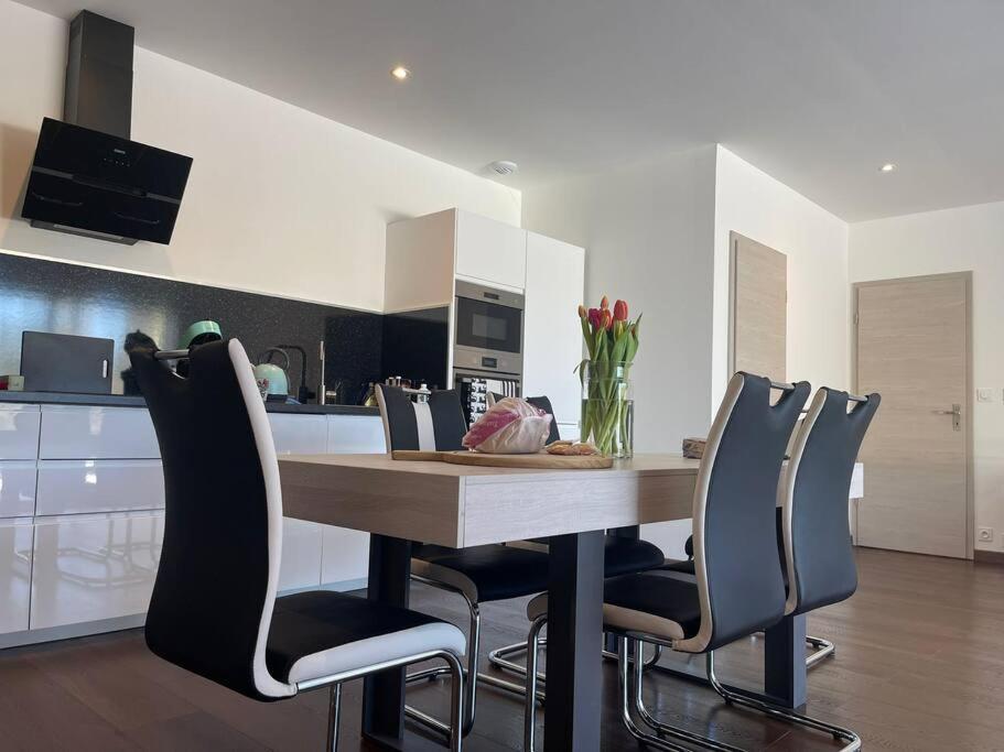 Brand New Villa With Fully Intergrated Air Conditioning & Private Pool, Overlooking Forest Sardan Extérieur photo