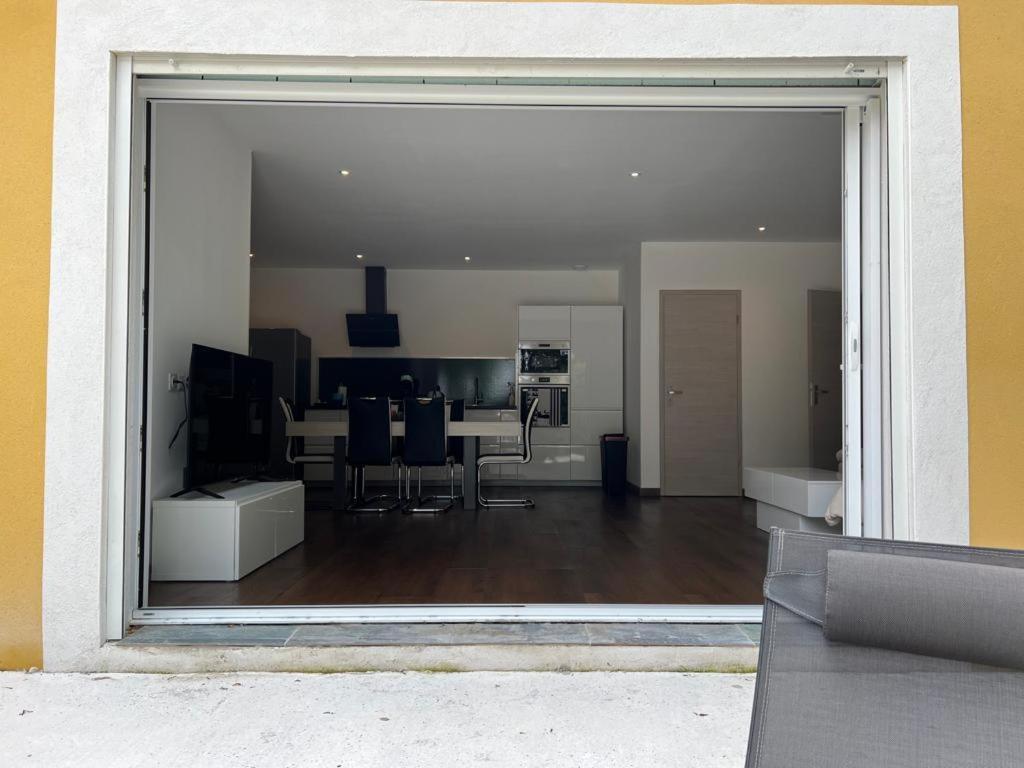 Brand New Villa With Fully Intergrated Air Conditioning & Private Pool, Overlooking Forest Sardan Extérieur photo